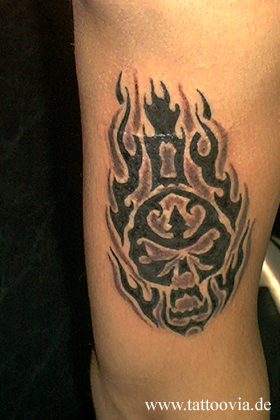 tribal057